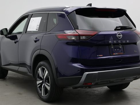 Used 2026 Nissan Rogue SL FWD image 4