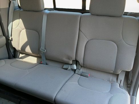 Used 2016 Nissan Frontier SV image 15