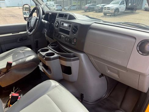 Used 2021 Ford E-350 and Econoline 350 Super Duty RWD image 10