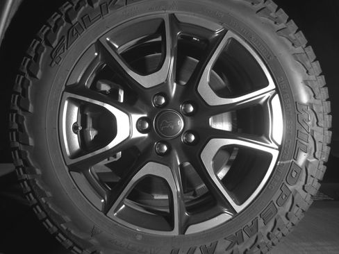 Used 2025 Jeep Compass Trailhawk AWD/4WD image 12