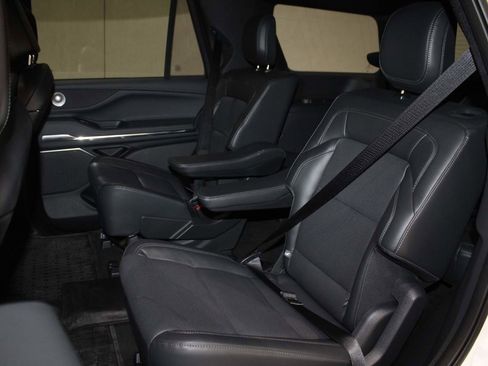 Used 2025 Lincoln Navigator Reserve w/ Jet Appearance Package image 14