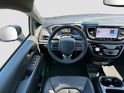 New 2026 Chrysler Pacifica Select image 21