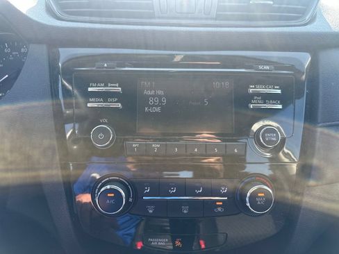 Used 2017 Nissan Rogue S FWD image 7