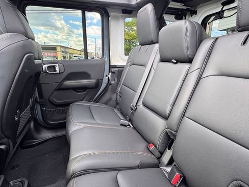 New 2026 Jeep Wrangler Unlimited Sahara AWD/4WD image 17