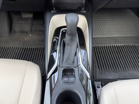 Used 2022 Toyota Corolla LE w/ Premium Interior Package image 19