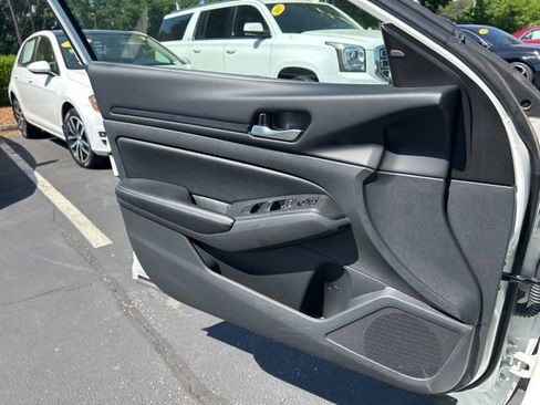 Used 2025 Nissan Altima 2.5 SV FWD image 27