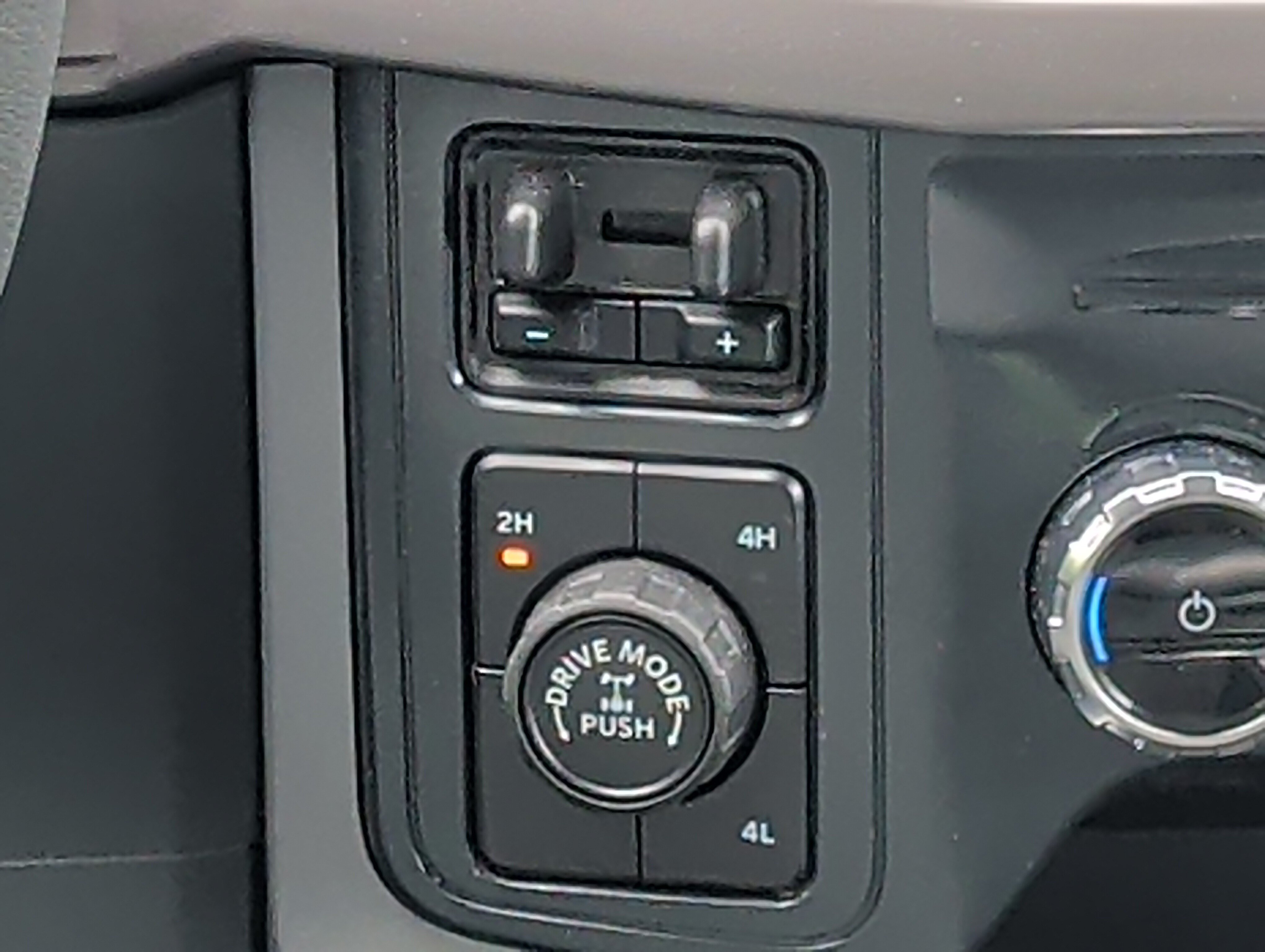 Used 2026 Ford F150 XLT w/ Equipment Group 302A MID AWD/4WD image 32