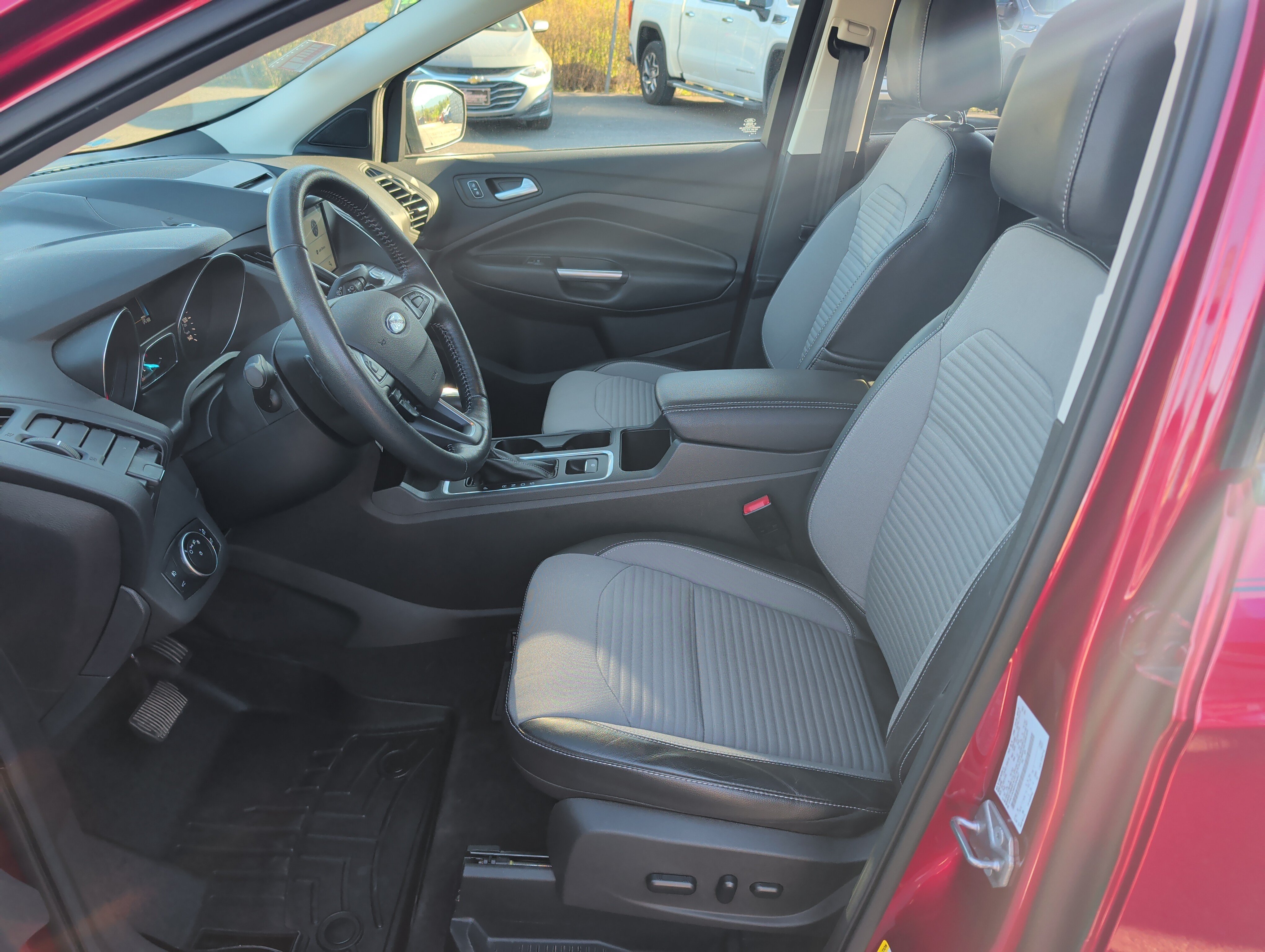 Used 2017 Ford Escape SE w/ Equipment Group 201A AWD/4WD image 12