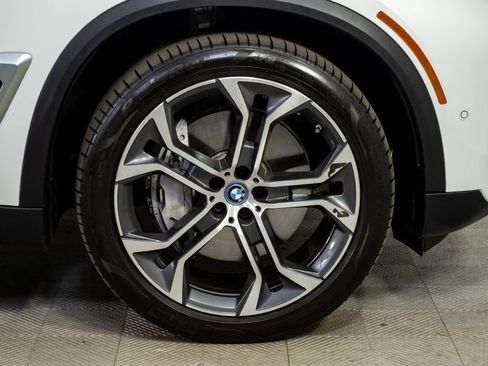 Used 2025 BMW X5 xDrive50e w/ Parking Assistance Package image 36