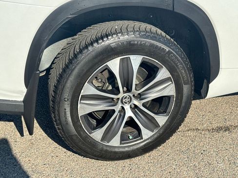 Used 2022 Toyota Highlander XLE image 43