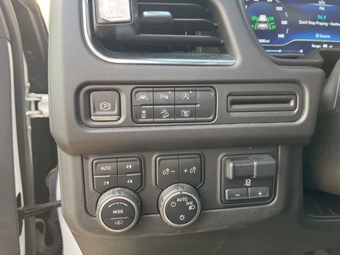Used 2023 Chevrolet Tahoe Z71 w/ Z71 Off-Road Package AWD/4WD image 15