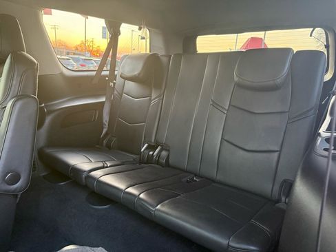 Used 2016 Cadillac Escalade ESV Luxury image 11