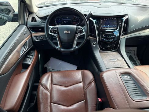Used 2018 Cadillac Escalade Premium Luxury AWD/4WD image 43