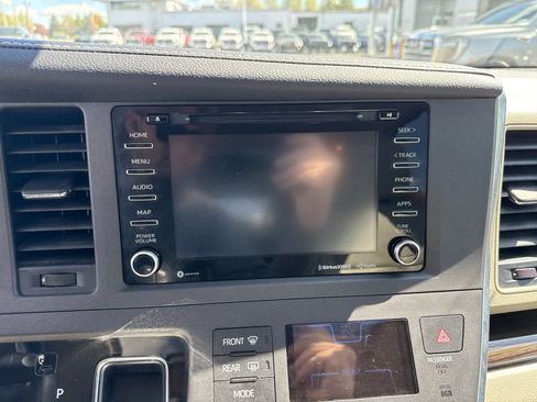 Used 2019 Toyota Sienna XLE Premium AWD/4WD image 18