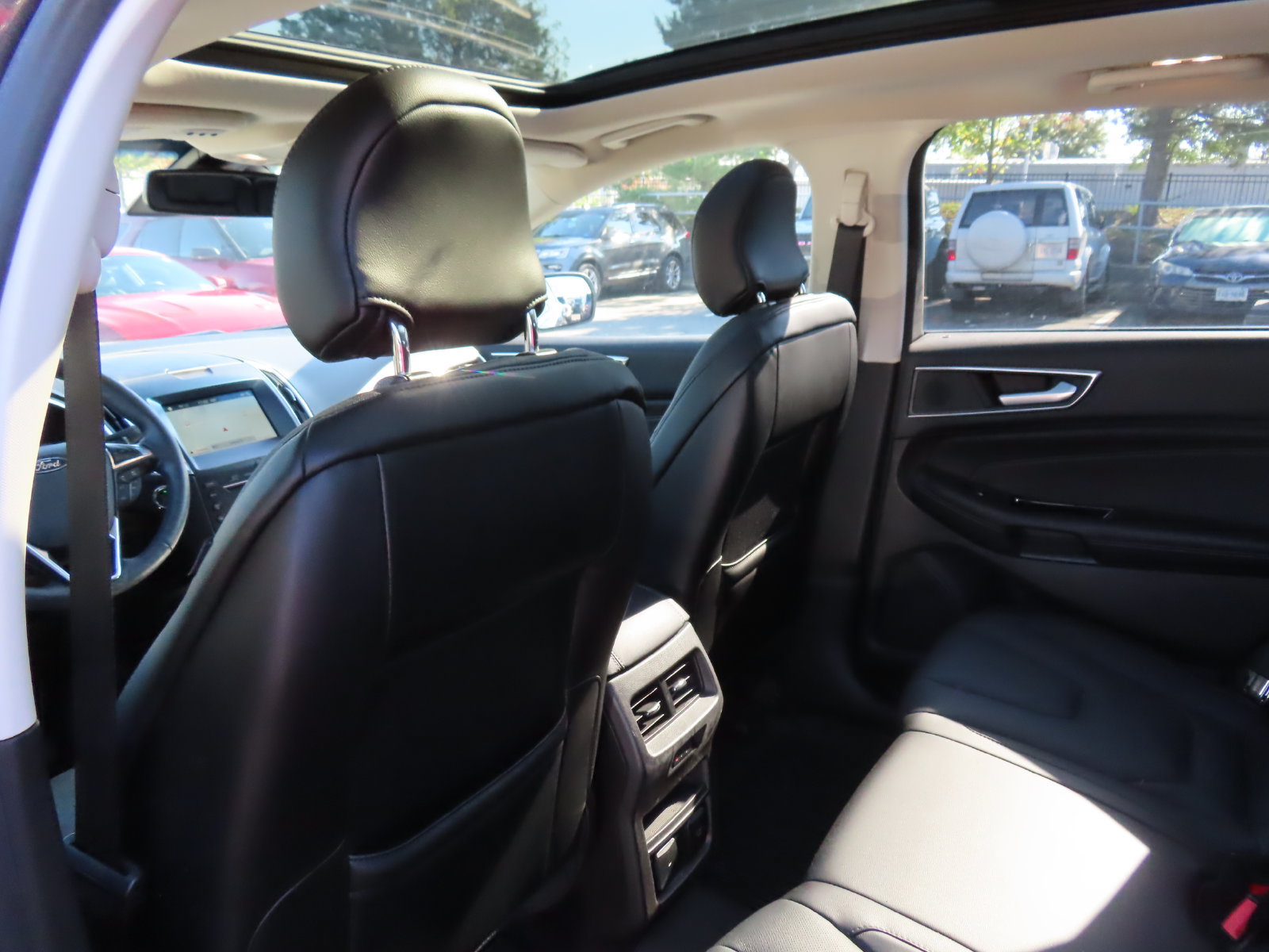 Used 2017 Ford Edge Titanium w/ Equipment Group 302A AWD/4WD image 31