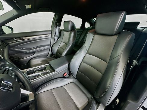 Used 2018 Honda Accord Sport image 13