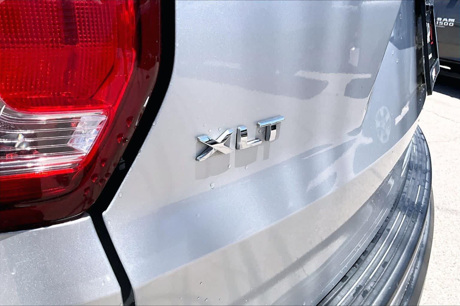 Used 2019 Ford Explorer XLT w/ Equipment Group 201A FWD image 30