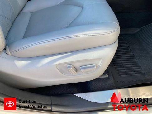 Used 2021 Toyota Highlander Platinum AWD/4WD image 19