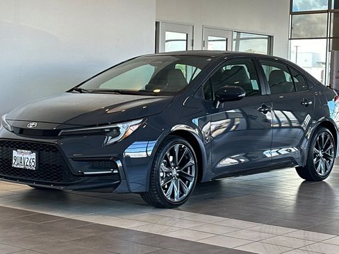 Certified 2025 Toyota Corolla SE w/ Convenience Package image 8