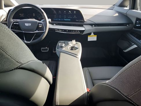 New 2026 Cadillac Optiq Luxury 1 image 22