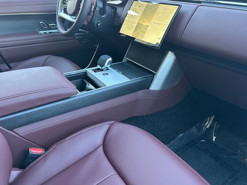 New 2025 Land Rover Range Rover SE image 27