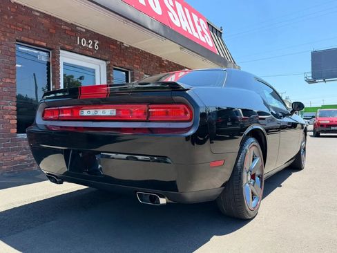 Used 2012 Dodge Challenger SXT RWD image 4