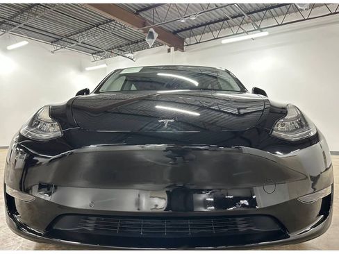 Used 2022 Tesla Model Y Long Range image 3
