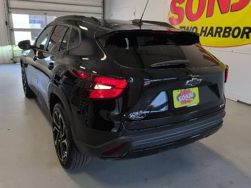 Used 2025 Chevrolet Trax RS w/ Sunroof Package FWD image 37