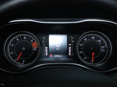 Used 2019 Jeep Cherokee Latitude Plus w/ Cold Weather Group AWD/4WD image 24