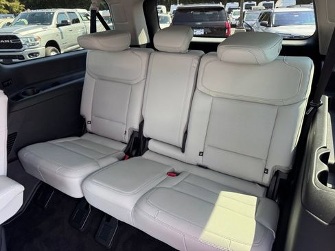 Used 2025 Ford Expedition Max Platinum w/ Driver's Package AWD/4WD image 32