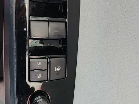 Used 2022 Toyota Prius Prime Limited FWD image 15