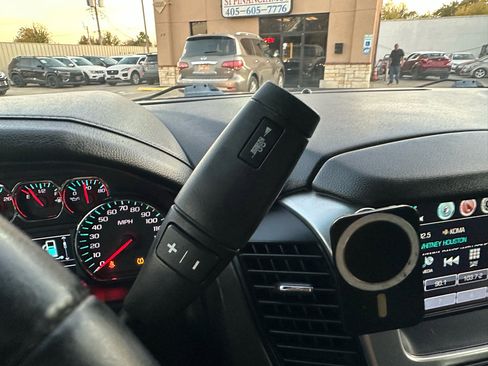 Used 2019 Chevrolet Suburban LT image 47