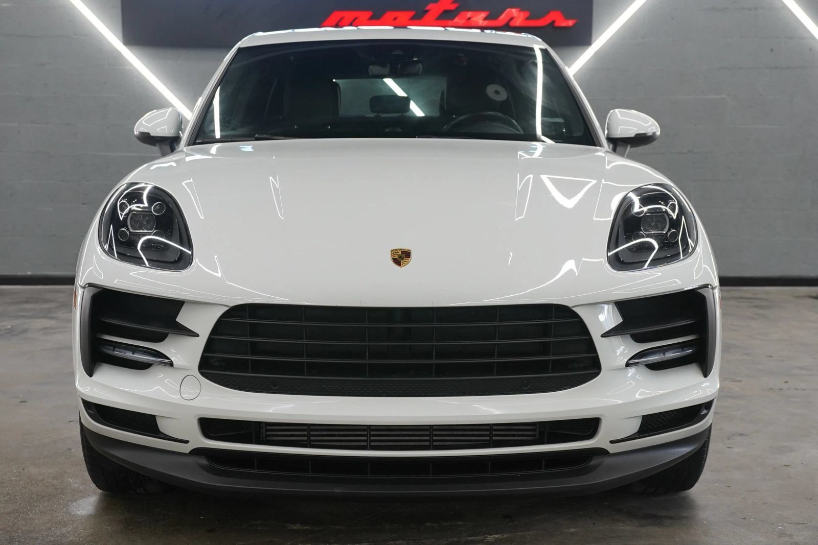 Used 2019 Porsche Macan AWD/4WD image 3