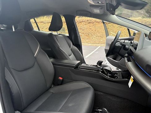 Used 2025 Toyota Prius XLE image 15