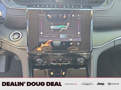 Used 2023 Jeep Grand Cherokee Laredo AWD/4WD image 19