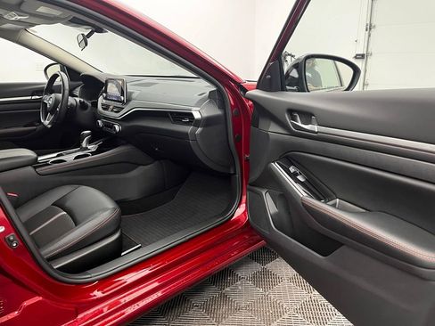 Used 2025 Nissan Altima 2.5 SR FWD image 30