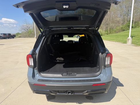 Used 2025 Ford Explorer ST-Line w/ ST-Line Street Pack AWD/4WD image 28