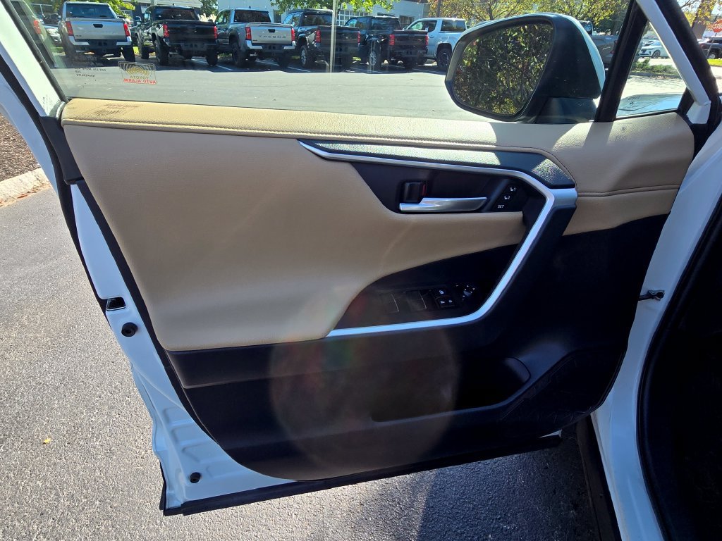 Used 2021 Toyota RAV4 Limited AWD/4WD image 19