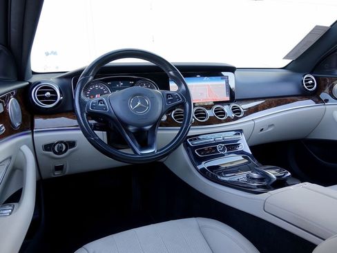 Used 2017 Mercedes-Benz E 300 4MATIC image 5