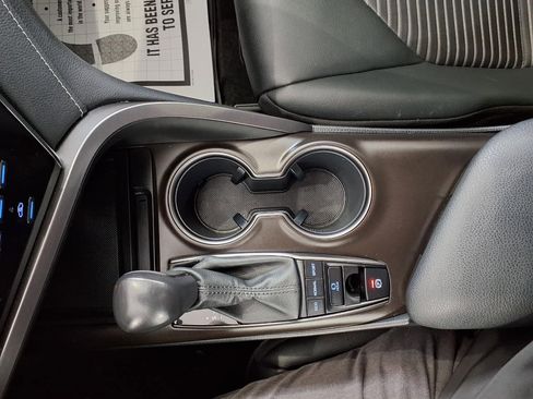 Used 2022 Toyota Camry SE image 22