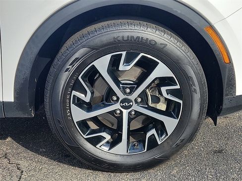 Used 2023 Kia Sportage EX image 8