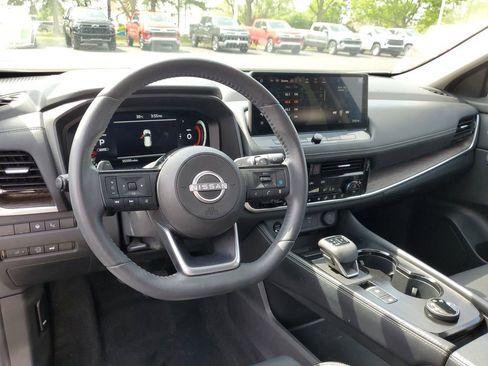 Used 2024 Nissan Rogue Platinum w/ Platinum Premium Package AWD/4WD image 8