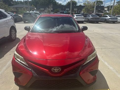 Used 2019 Toyota Camry SE FWD image 2