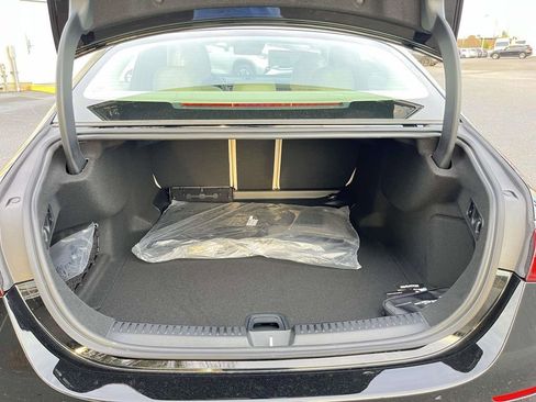 Used 2026 Mercedes-Benz E 350 4MATIC Sedan image 9