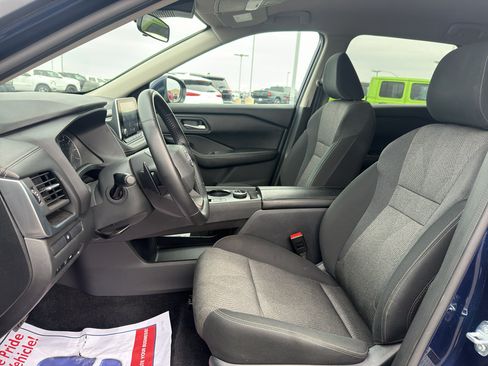 Used 2025 Nissan Rogue SV AWD/4WD image 9