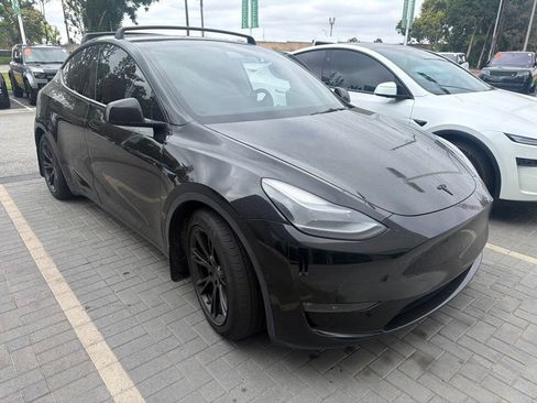 Used 2021 Tesla Model Y Performance AWD/4WD image 3