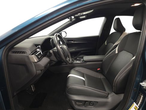 Used 2025 Toyota Camry SE FWD image 4