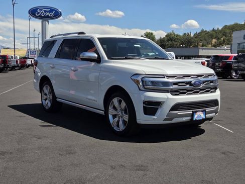 Used 2024 Ford Expedition Platinum RWD image 3