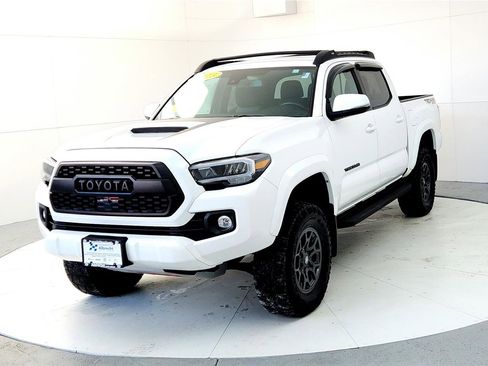 Used 2023 Toyota Tacoma TRD Sport image 2