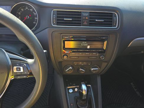 Used 2015 Volkswagen Jetta SE image 14